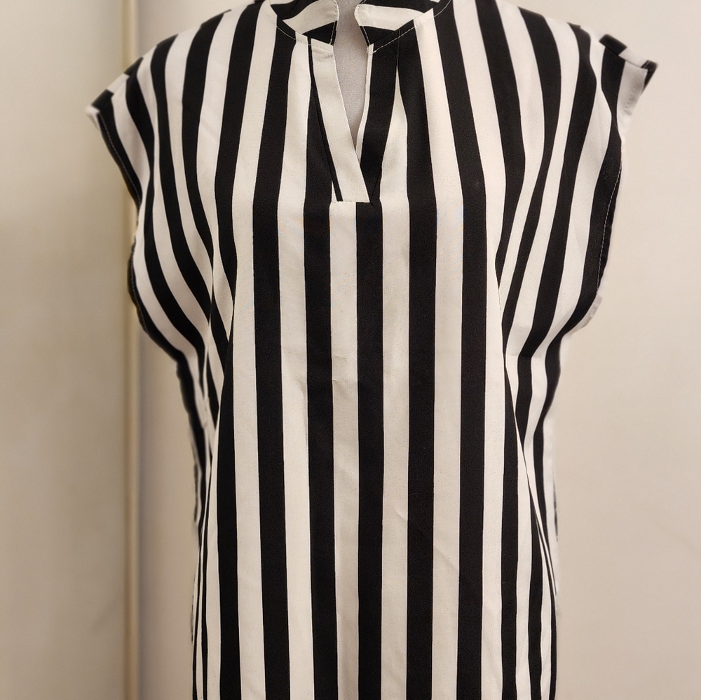 Forever 21 Black and White Striped V-Neck Cap Sleeve Blouse - Picture 3 of 6